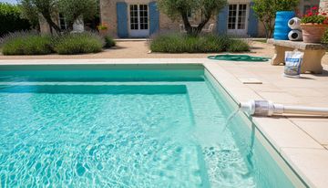 Quand changer l'eau de sa piscine ? Le guide complet 2026